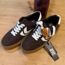 Tenis en color carmelita y blanco 🤎