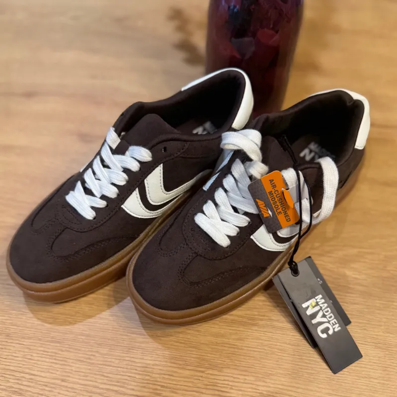 Tenis en color carmelita y blanco 🤎