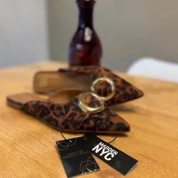 Zapatos de punta fina animal print. 🐆✨