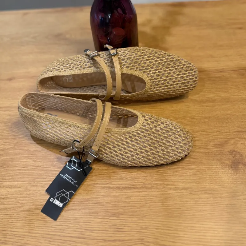 Zapatos tipo Mary Jane tejidos