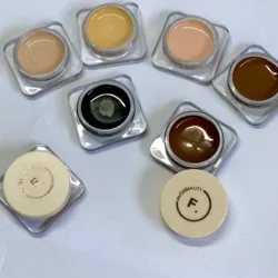Corrector y contorno en crema