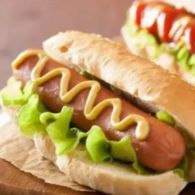Hot dog especial ( incluye batido de helado) 