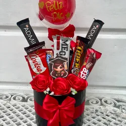 Caja cilíndrica con confituras y rosas 