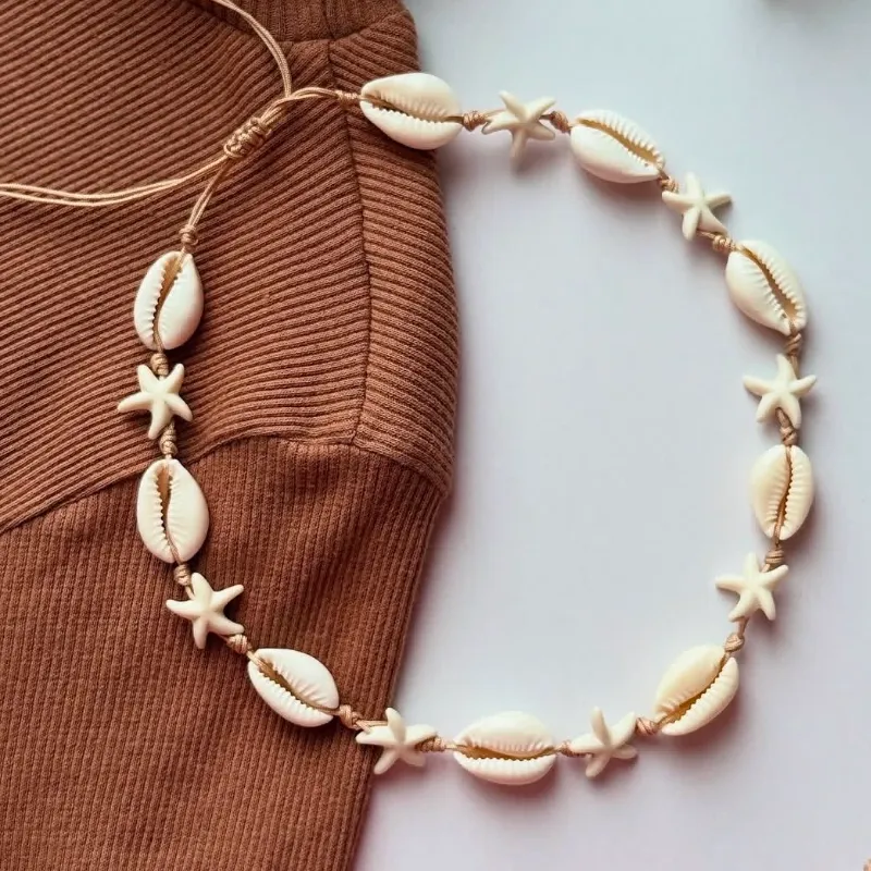 Collar con caracoles y estrellas de mar 