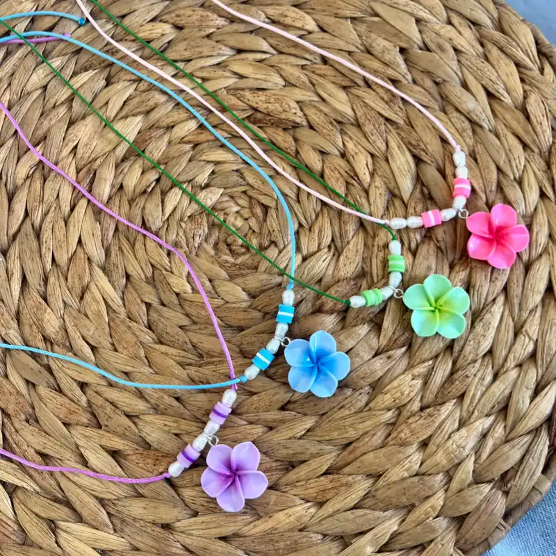 Collar con dije de flor 🌺 