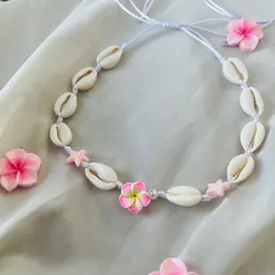 Collar de caracoles con flor y estrellas de mar 