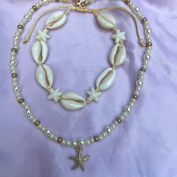 Collar de perlas con dijes de estrella de mar