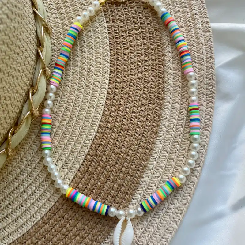 Collar de perlas con fimos y dije de caracol