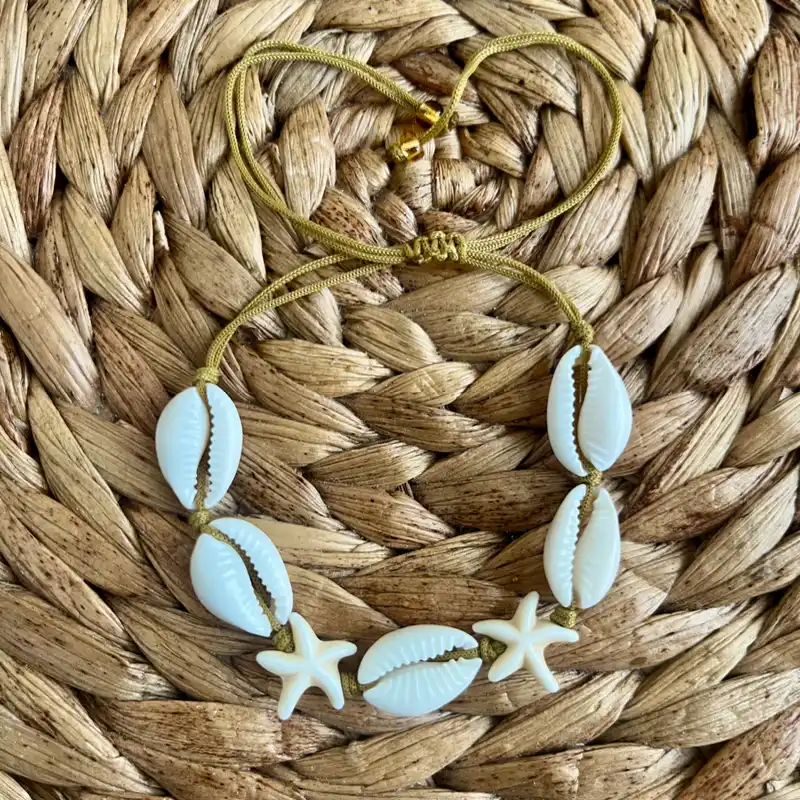 Pulsera de caracoles y estrellas 