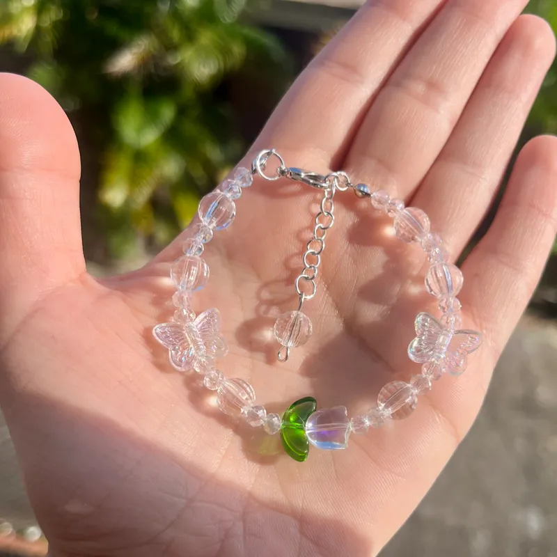 Pulsera de cuentas transparentes con tulipán 🌷y mariposas 