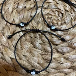 Pulseras de hilo sencillas con ying yang 