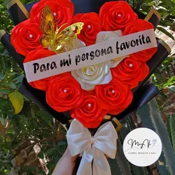 Ramo en forma de corazón con banda personalizada 
