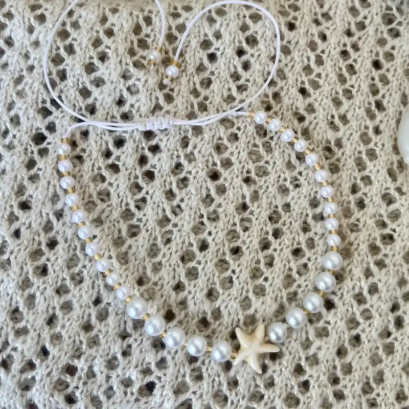 Tobillera de perlas blancas con estrella de mar 