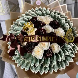 20 rosas eternas con agrego de corona, cinta personalizada con lazo y 50 billetes