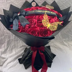 30 rosas con agrego de cinta personalizada con lazo