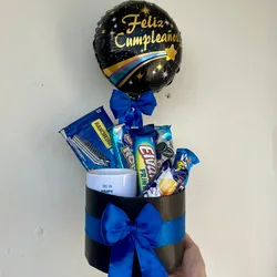 Caja cilíndrica con jarra personalizada y confituras variadas