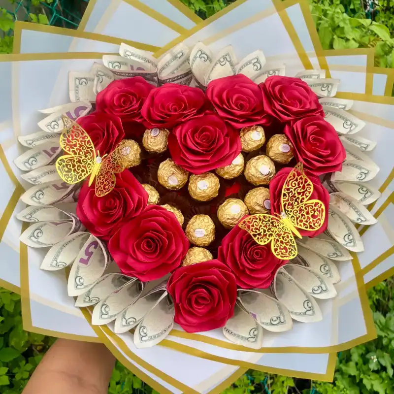 Ramo de 12 rosas con bombones Ferrero Rocher y billetes