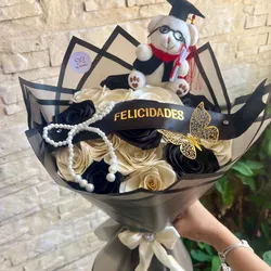 Ramo de 16 rosas con peluche , cinta personalizada y lazo de perlas