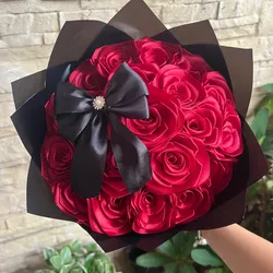 Ramo de 20 rosas con lazo decorativo