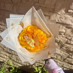 Ramo de 4 rosas eternas