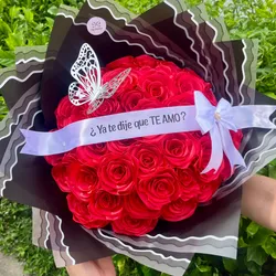 Ramo de 40 rosas con cinta personalizada y lazo