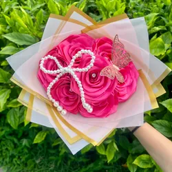 Ramo de 7 rosas con agrego de lazo de perlas