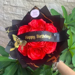 Ramo de 7 rosas con cinta personalizada