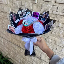 Ramo de 8 rosas con 8 fotos polaroids pequeñas