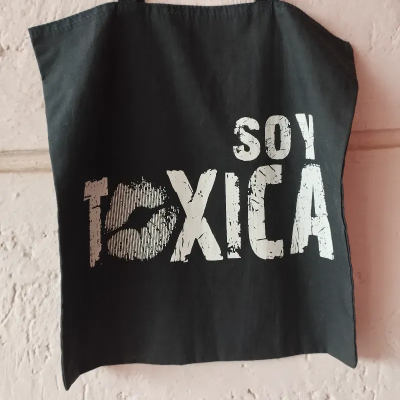 Bolso negro Soy Tóxica 