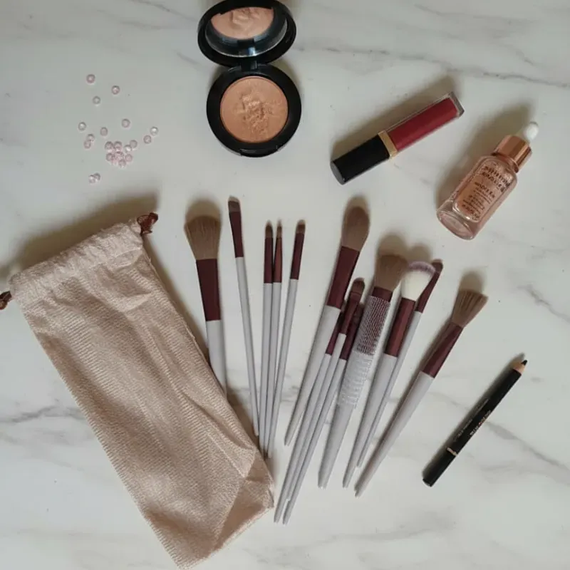Set de 12 brochas de maquillaje 