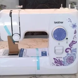 Máquina de coser de 17 puntadas
