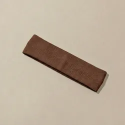 Cinta de pelo marrón