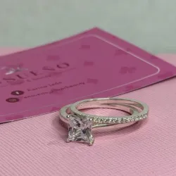 Anillo de Compromiso de Mujer
