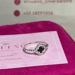 Anillo van cleef negro, flor pequeña 