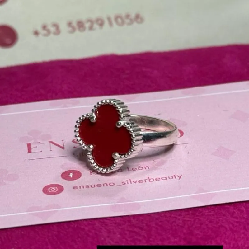 Anillo van cleef rojo , flor grande 