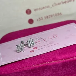 Aretes van cleef pequeños 