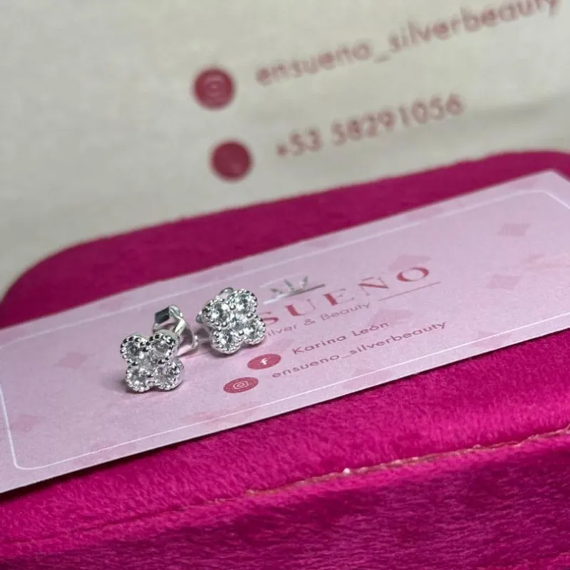 Aretes van cleef pequeños 