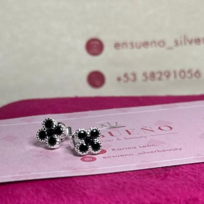 Aretes van cleef pequeños 