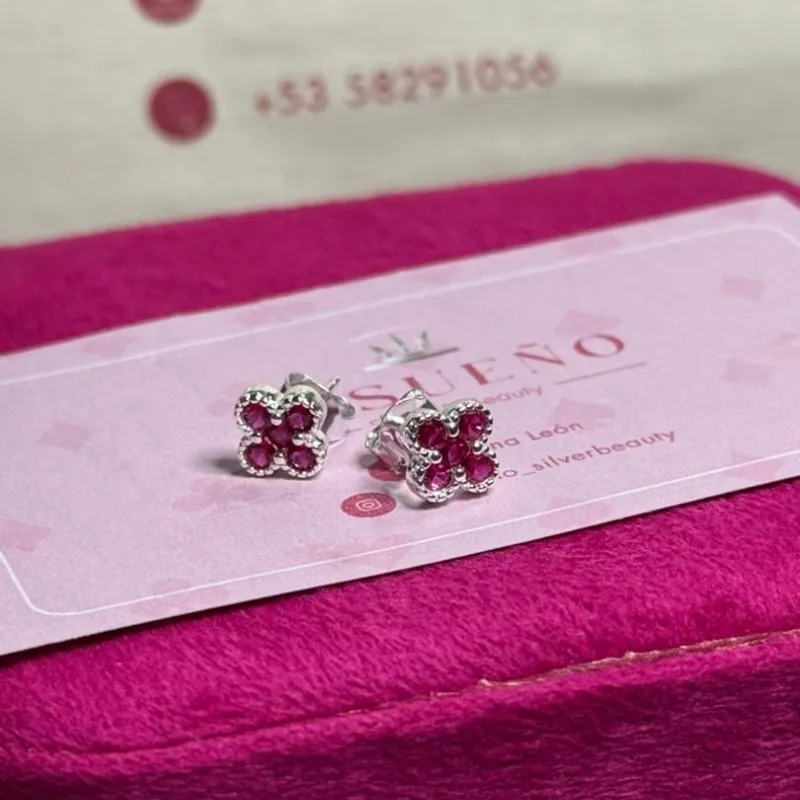 Aretes van cleef pequeños 