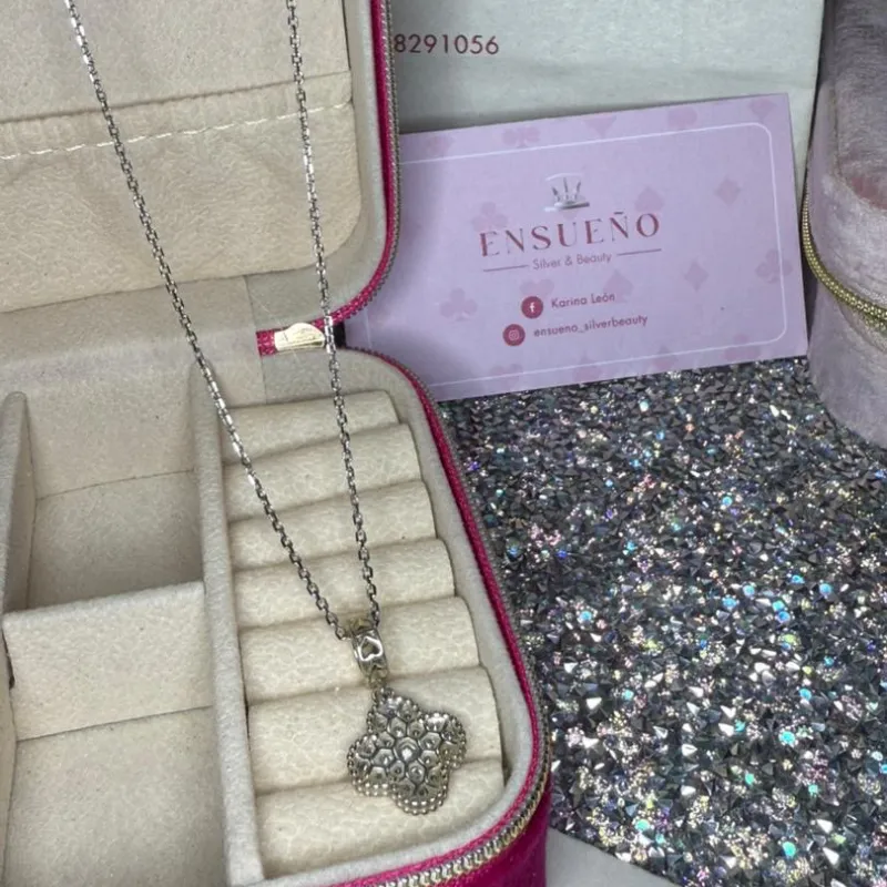 Cadena van cleef, una flor 