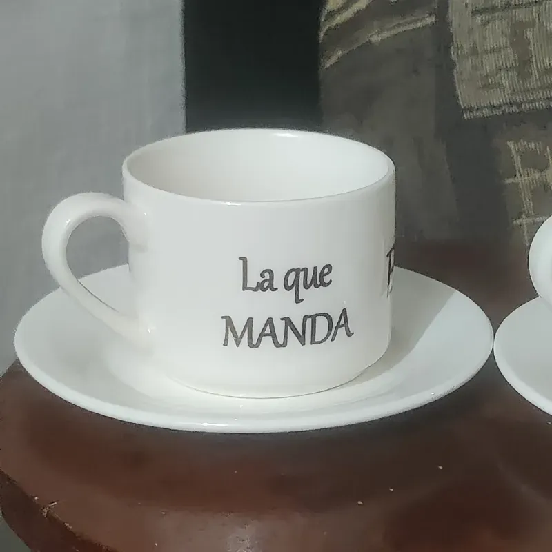 Taza de café con plato