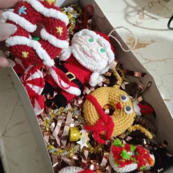 Caja de adornos navideños