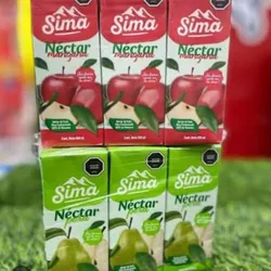 Jugo de caja pequeña ( pera y manzana )