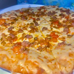 Pizza boloñesa