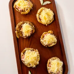 Tostones de jamón y queso
