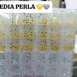 Perlas doradas y plateadas 
