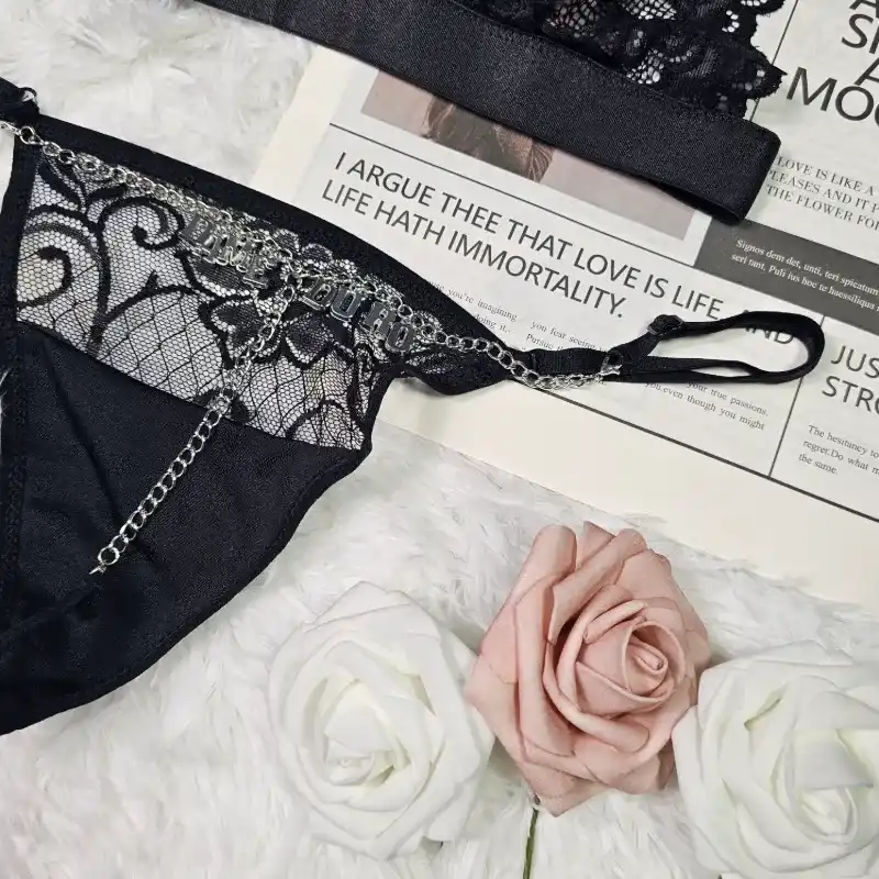 Conjunto de lencería Hilos con cadena + Ajustador de encaje NEGRO