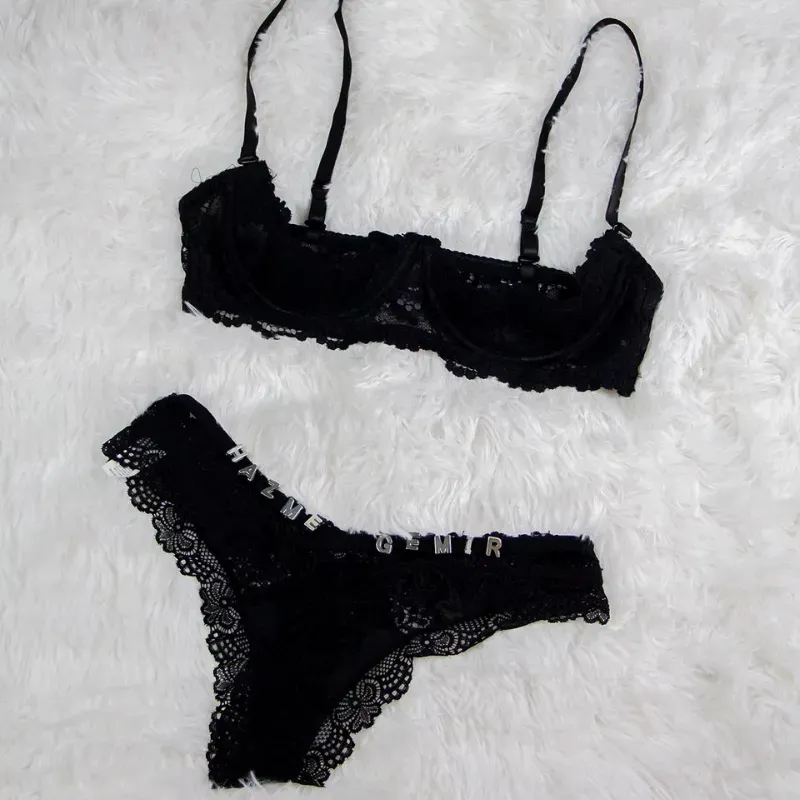 Conjunto de lenceria tanga de encaje cruzado + sujetador de encaje copa abierta color negro (PERSONALIZADO)