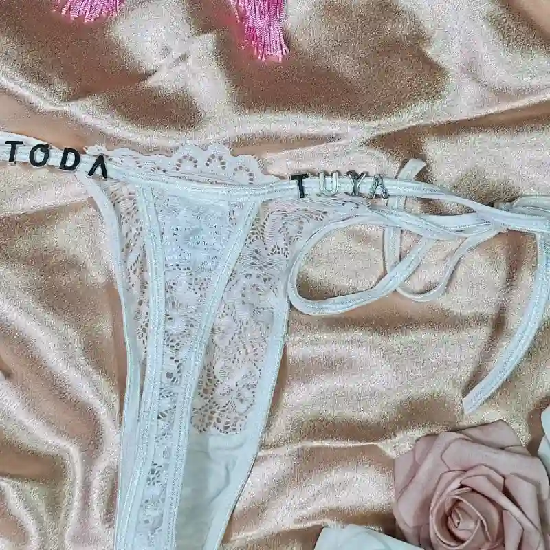 Conjunto de lenceria Tanga de encaje estilo bikini + Pezoneras con lentejuelas y colgante