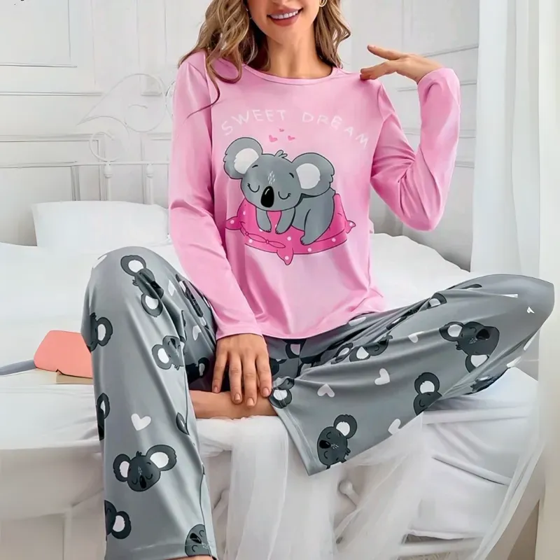 Pijama largo con estampado de koala color rosado y gris